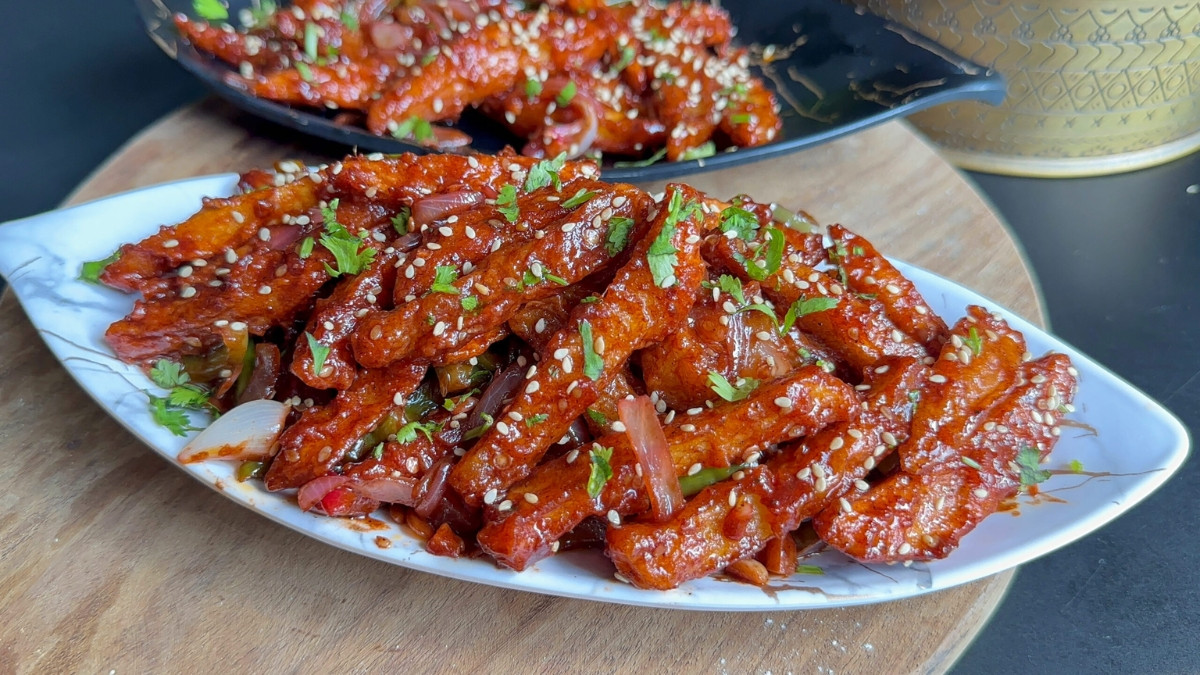 Recipe / સાંજની ક્રેવિંગને સંતોષવા માટે બનાવો ચિલી ગાર્લિક પોટેટો, નોટ કરી લો સરળ રીત