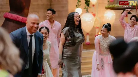 VIDEO: ગ્લોબલ આઇકોન Rihannaએ ભારતીય પરંપરા મુજબ કરી આરતી, એન્ટિલિયામાં અંબાણી પરિવારે કર્યું સ્વાગત