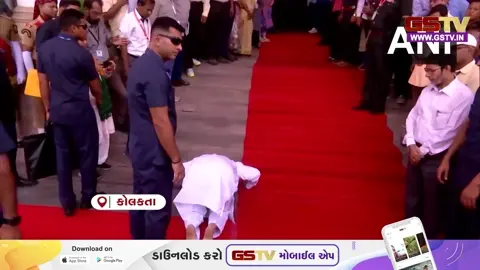 VIDEO : લોકશાહીના મંદિરને વંદન: શુભેન્દુ અધિકારીએ વિધાનસભાના પગથિયાં પર શીશ ઝુકાવ્યું