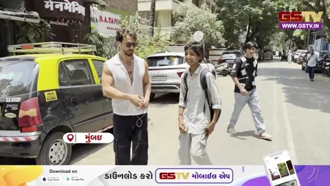 VIDEO: સેલોનની બહાર સ્પોટ થયો એક્શન કિંગ Tiger Shroff, ફેન સાથે ક્લિક કરાવી સેલ્ફી 