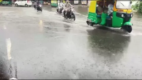 VIDEO: ગુજરાતમાં વરસાદનો નવો રાઉન્ડમાં જ અમદાવાદ સહિત 13 જિલ્લામાં વરસાદની આગાહી