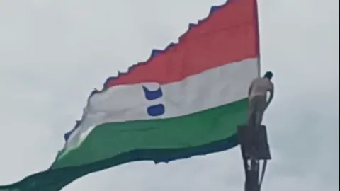 VIDEO: દ્વારકાધીશ જગતમંદિરના શિખર પર લહેરાયો તિરંગો, 80મા સ્વાતંત્ર્ય પર્વે સર્જાયો ભક્તિ અને રાષ્ટ્રપ્રેમનો અનોખો સંગમ