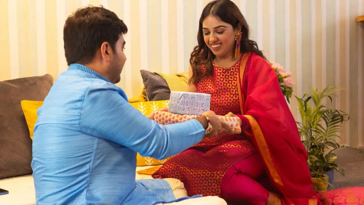 રક્ષાબંધન પર ભાઈએ પોતાની બહેનના ઘરે કેમ ન જવું જોઈએ? જાણો આ પાછળનું ખાસ કારણ