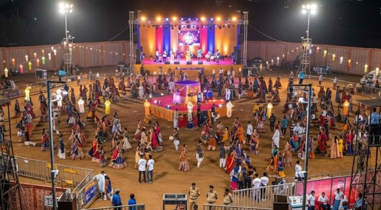 Ahmedabadમાં નવરાત્રિ માટે પોલીસનું જાહેરનામું; આયોજકો માટે 44 નિયમો ફરજિયાત, રાત્રે 12 વાગ્યા સુધી જ સ્પીકરની મંજૂરી