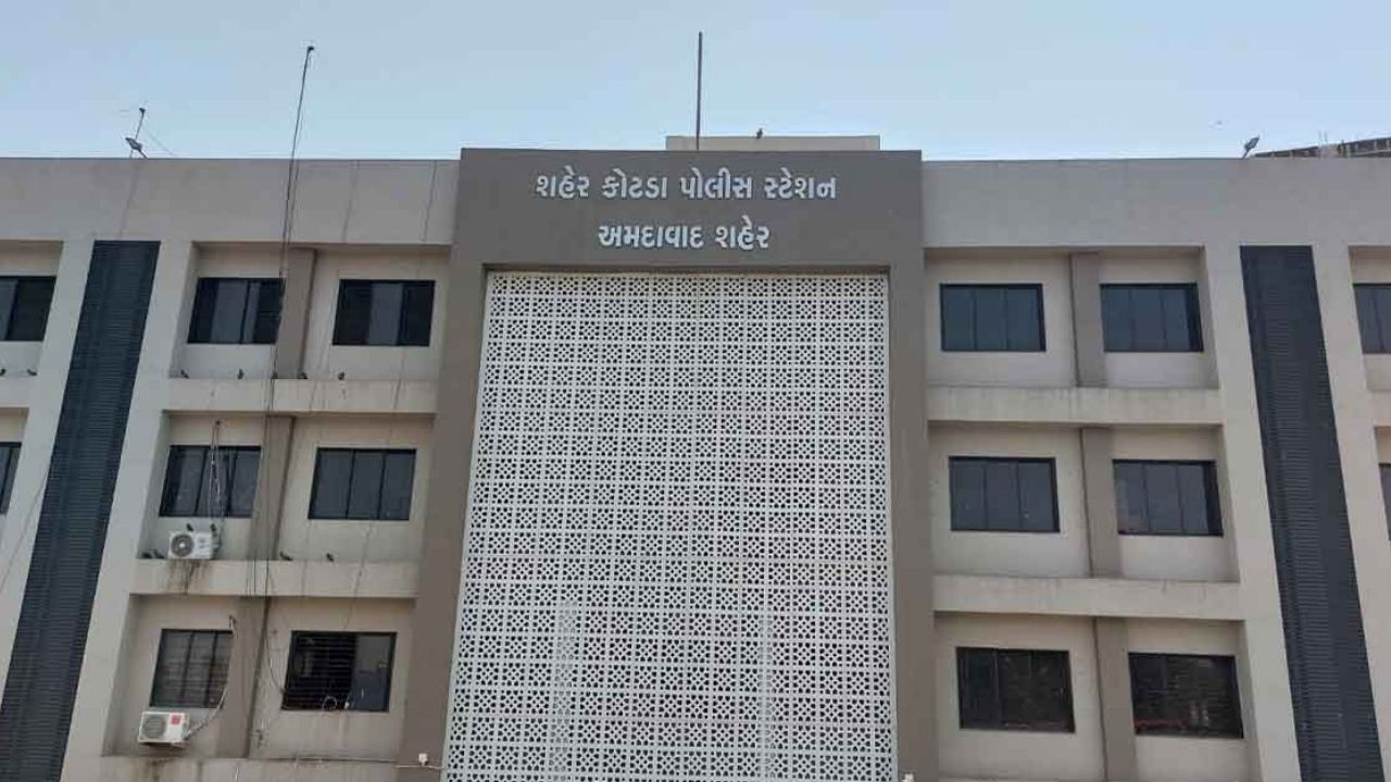 અમદાવાદમાં પોલીસ જ દારૂના નશામાં ટલ્લી! મહિલાની ફરિયાદ બાદ તપાસ કરવા ગયેલી ટીમ પણ ચોંકી ગઈ!